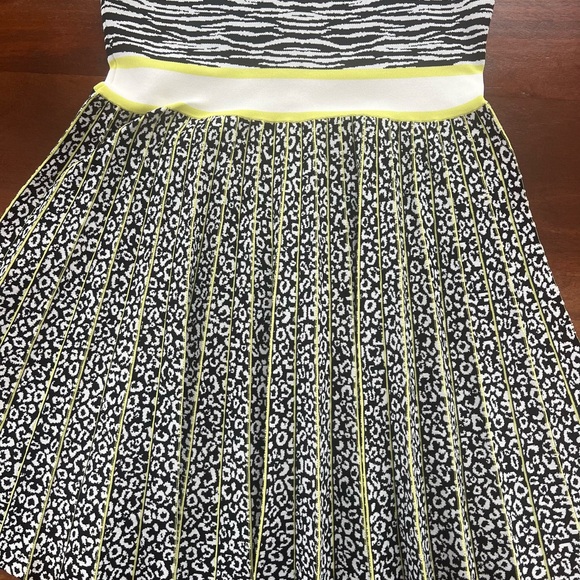 Ted Baker Animal Print Skater Dress Black White Pleated, New w/ Tags, Size 3 (8) - Picture 6 of 12